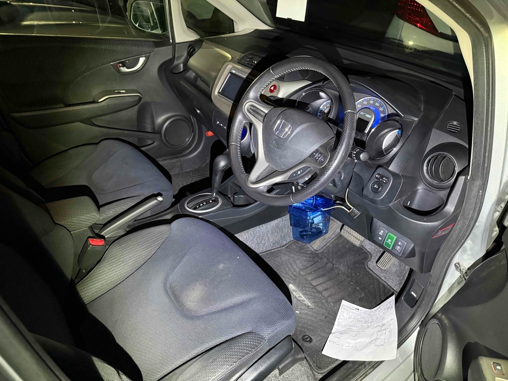 Honda Jazz Fit 1.3 Hybrid 201212 5 Seats Ulez Free Fre Silver #3