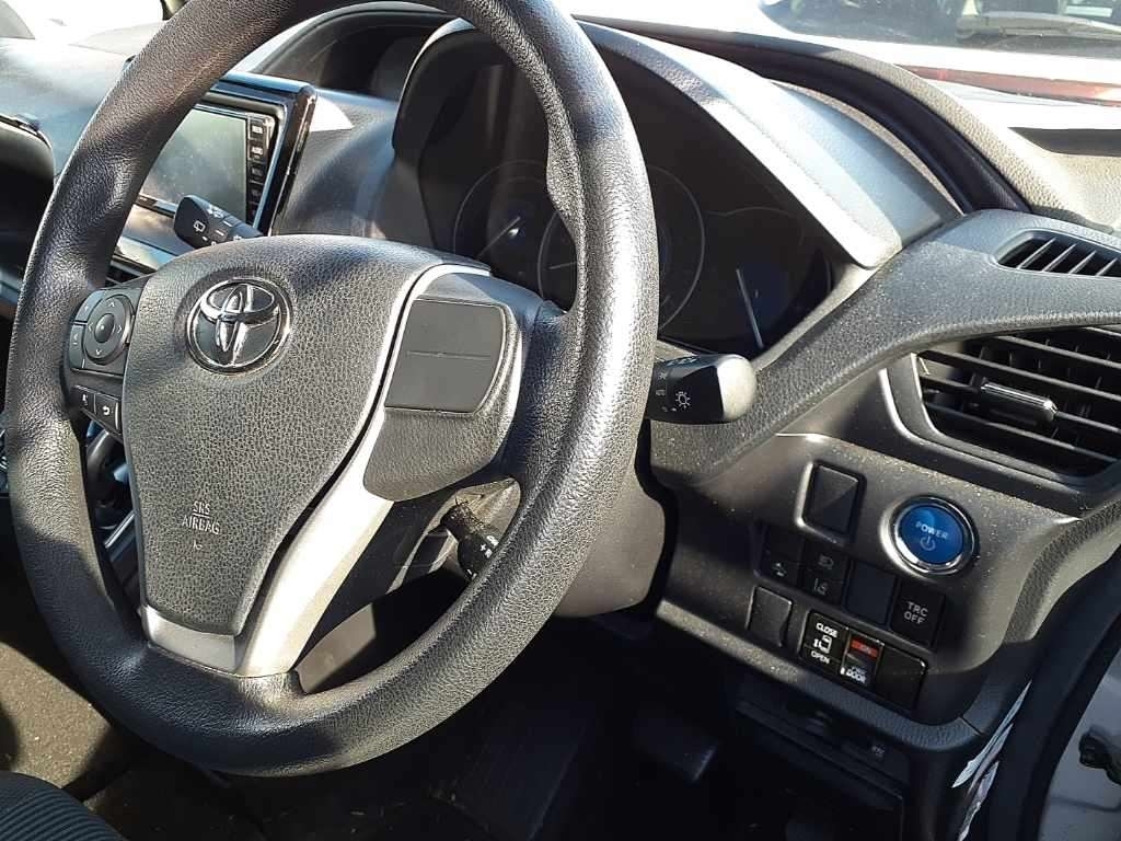 Toyota Noah 1.8 Hybrid 201919 7 Seats Mpv 2 Keys Ulez Fr Silver #5