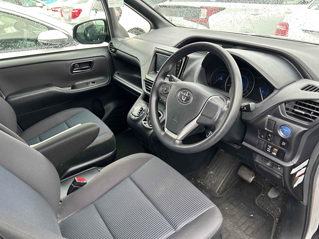 Toyota Noah 1.8 Hybrid 201919 7 Seats Mpv 2 Keys Ulez Fr Silver #3