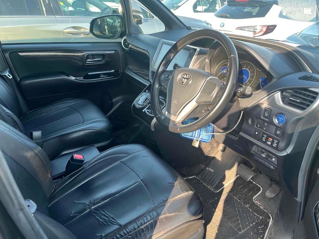 Toyota Voxy 1.8 Hybrid 201818 7 Seats Ulez Free Fresh I Black #3