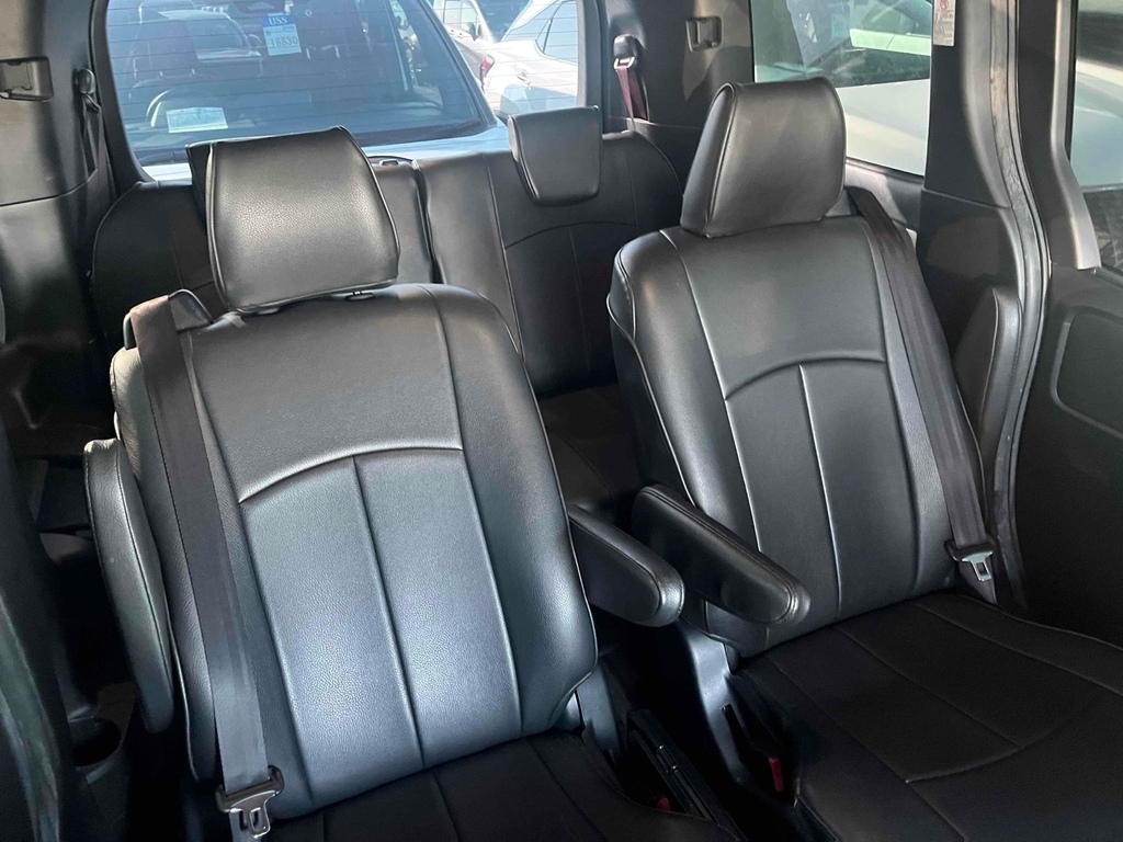 Toyota Voxy 1.8 Hybrid 201818 7 Seats Ulez Free Fresh I Black #4