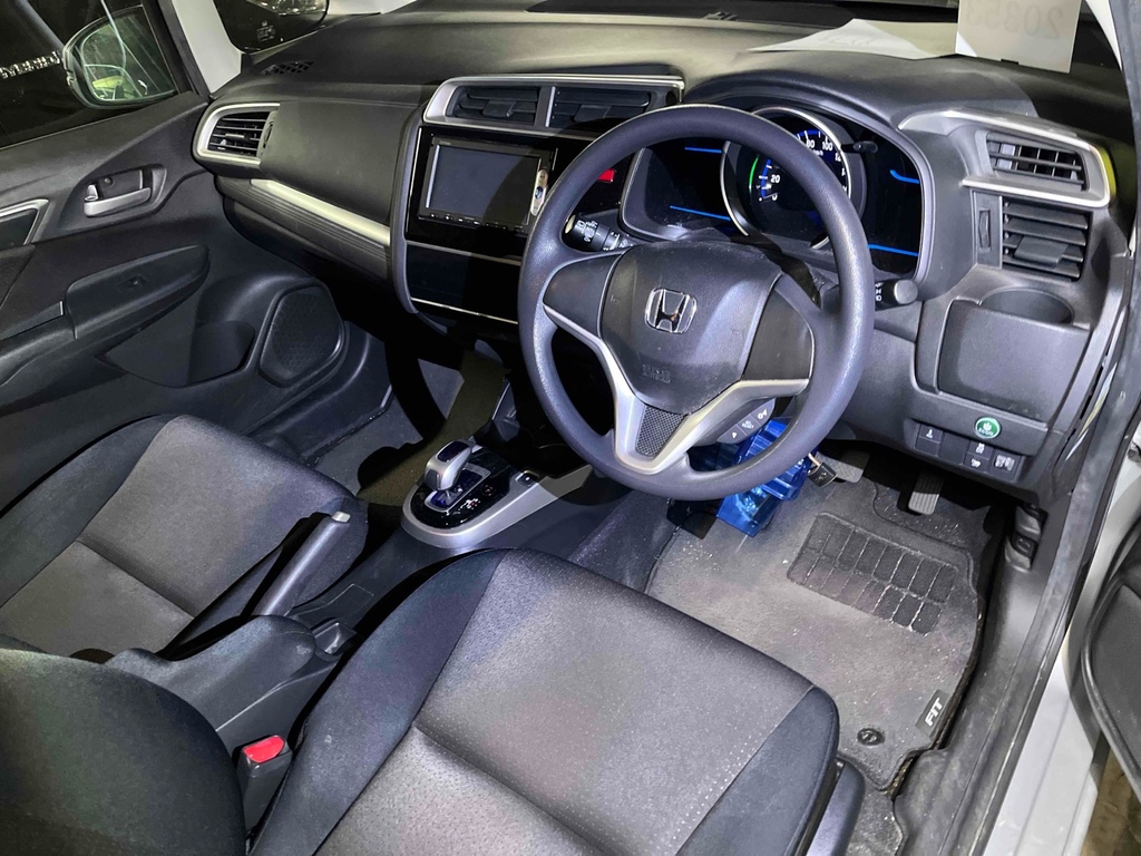 Honda Jazz Fit 1.5 Hybrid 201515 5 Seats Ulez Free Fre Silver #3