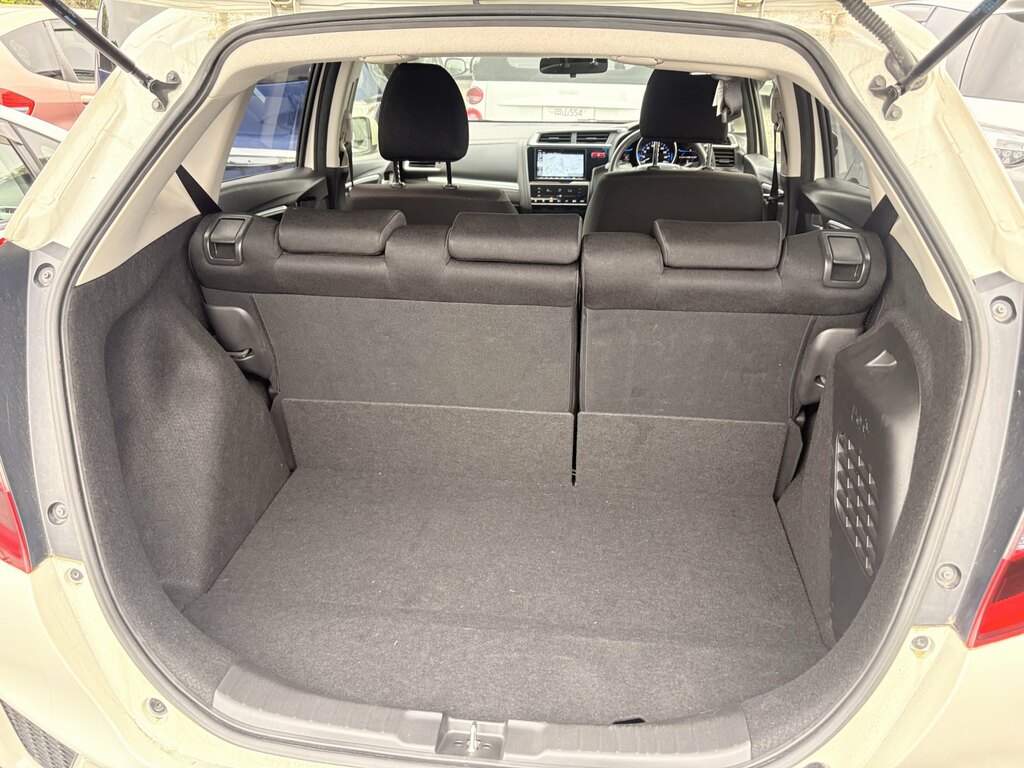 Honda Jazz Fit 1.5 Hybrid 201414 5 Seats Ulez Free Fre White #5