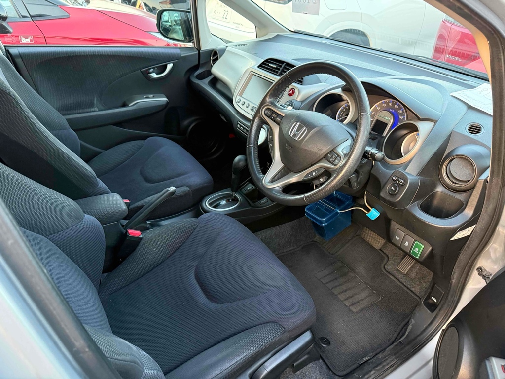 Honda Jazz Fit 1.3 Hybrid 201212 5 Seats Ulez Free Fre Silver #3