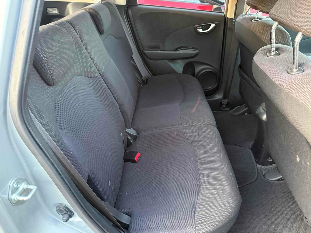 Honda Jazz Fit 1.3 Hybrid 201212 5 Seats Ulez Free Fre Silver #4