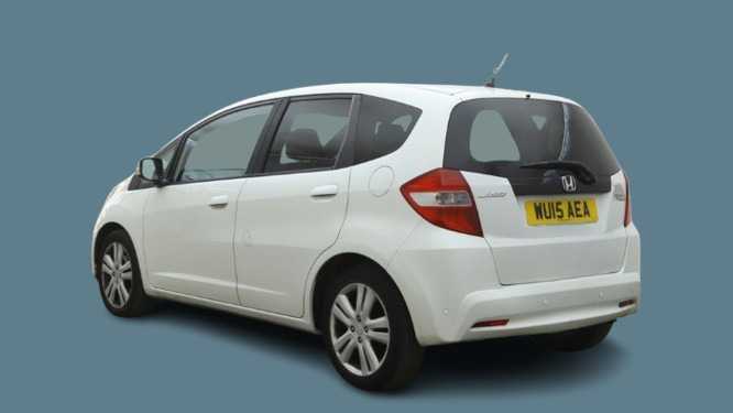 Honda Jazz Fit 1.4 201515 I-vtec Es Plus Hatchback 5 WU15AEA White #4