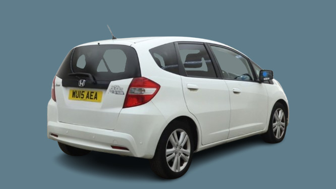 Honda Jazz Fit 1.4 201515 I-vtec Es Plus Hatchback 5 WU15AEA White #3