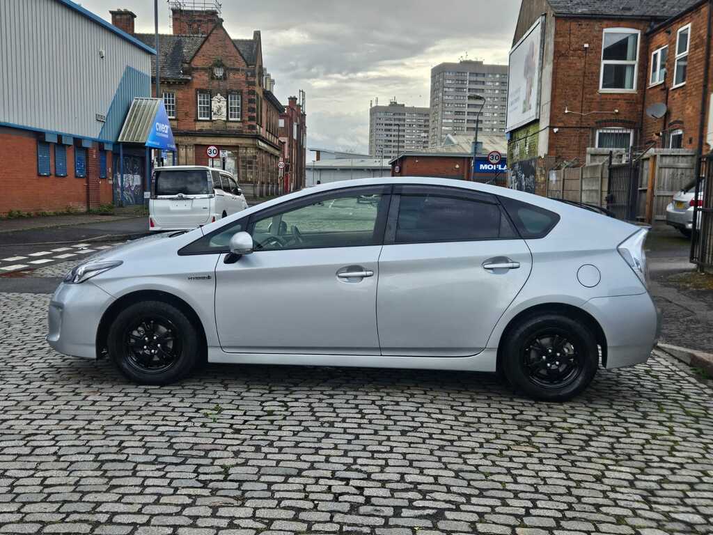 Toyota Prius 1.8 Hybrid 201515 Active 5 Seats Imported F Silver #6