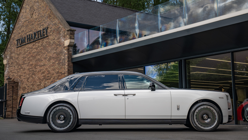 Rolls-Royce Phantom Saloon MX75YXJ Black #4