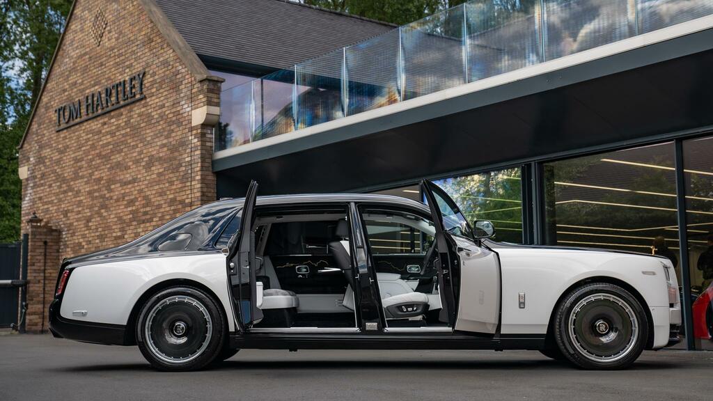 Rolls-Royce Phantom Saloon MX75YXJ Black #5
