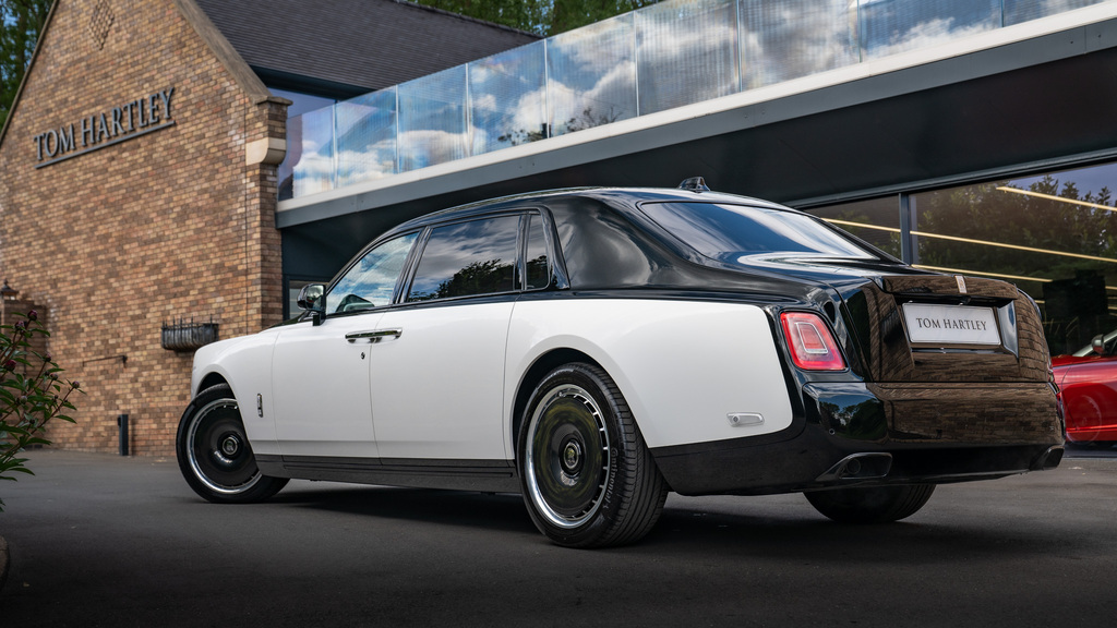 Rolls-Royce Phantom Saloon MX75YXJ Black #3