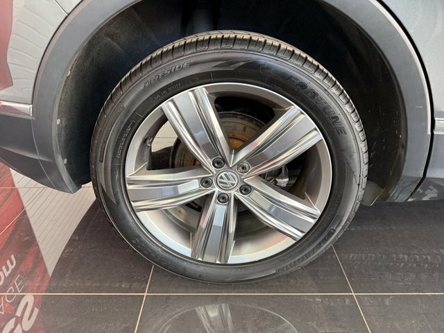 Volkswagen Tiguan Suv ST68XHU Grey #3