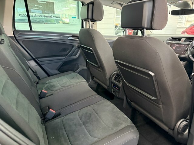 Volkswagen Tiguan Suv ST68XHU Grey #4