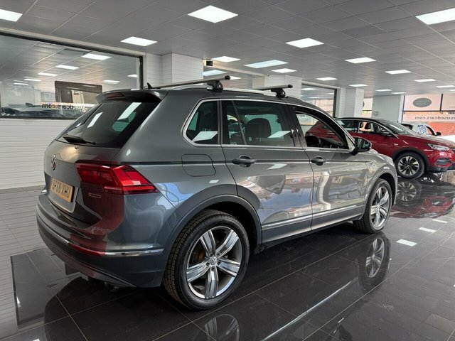 Volkswagen Tiguan Suv ST68XHU Grey #2