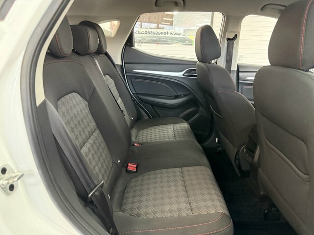 MG ZS Suv SA22UGG White #5
