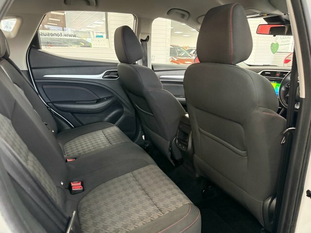 MG ZS Suv SA22UGG White #4