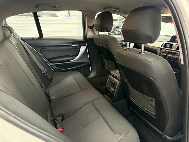 BMW 1 Series 118D Se YL18OJD White #4