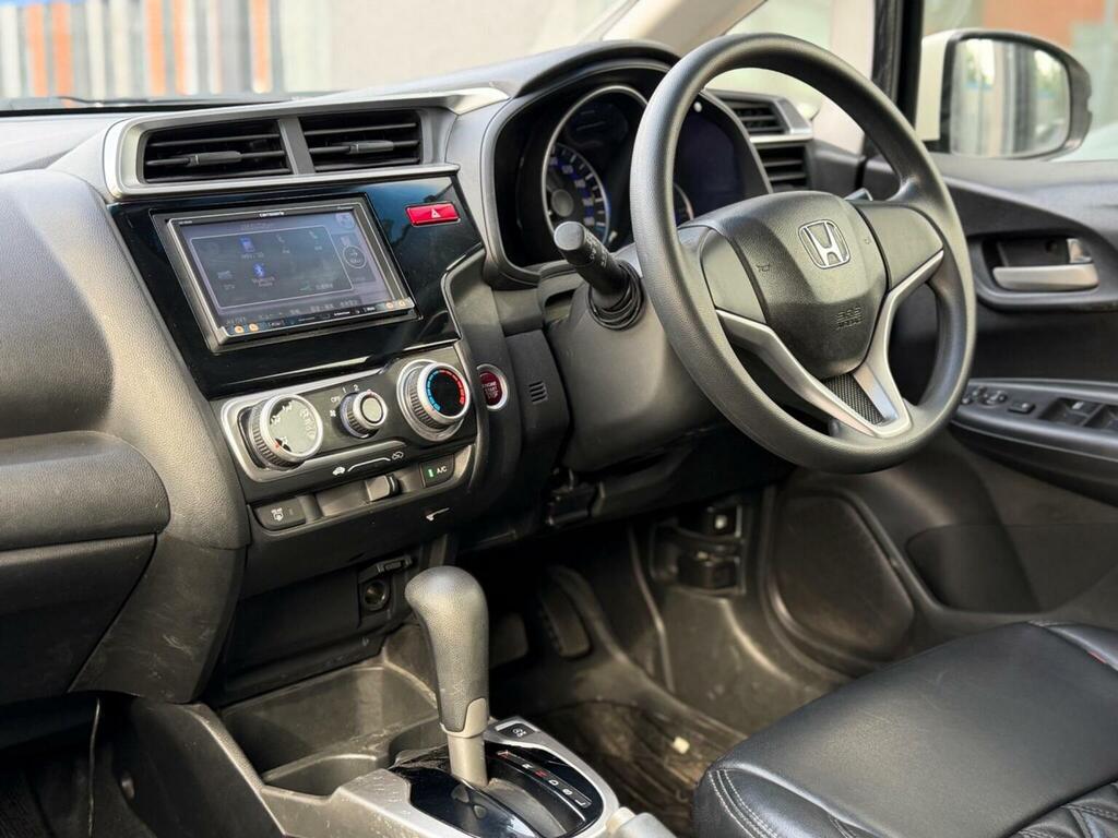 Honda Fit Hatchback 1.3 201464 White #3