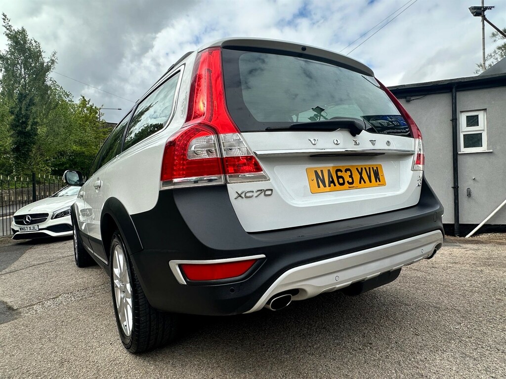 Volvo XC70 2.4 D5 Se Lux Awd Euro 5 Ss White #4