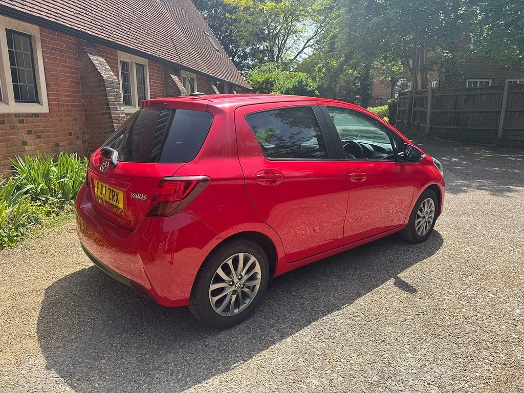 Toyota Yaris 1.33 Dual Vvt-i Icon Hatchback E Red
