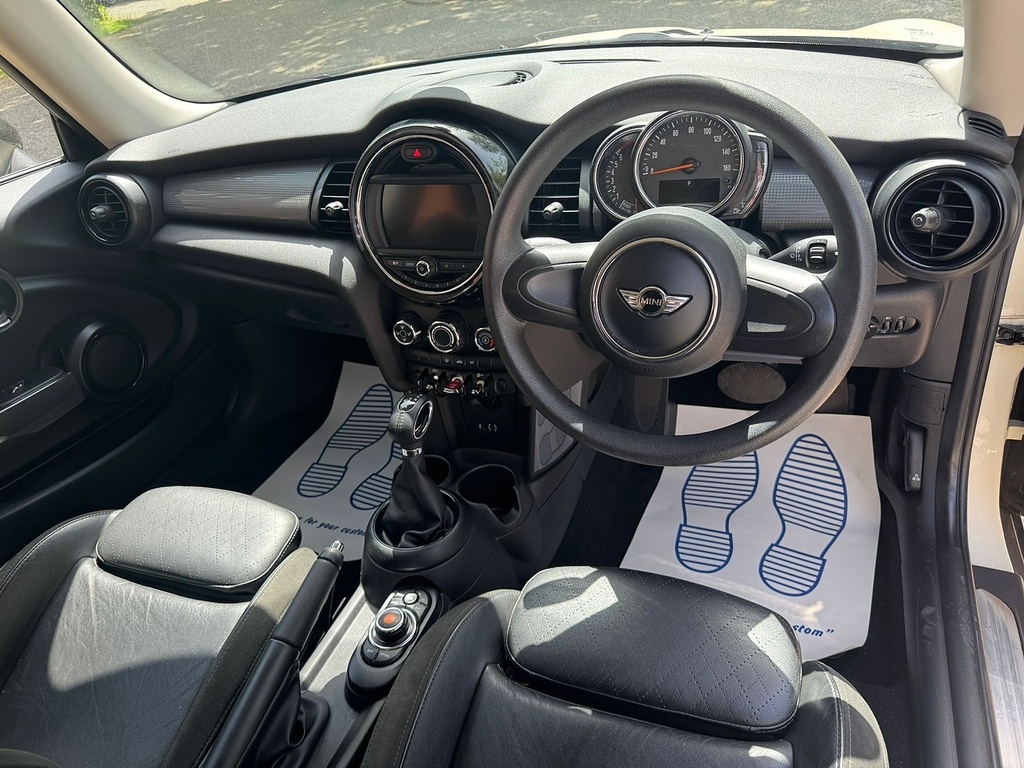 Mini Hatch 1.5 Cooper Hatchback Euro 6 Ss AF67JXO White #3