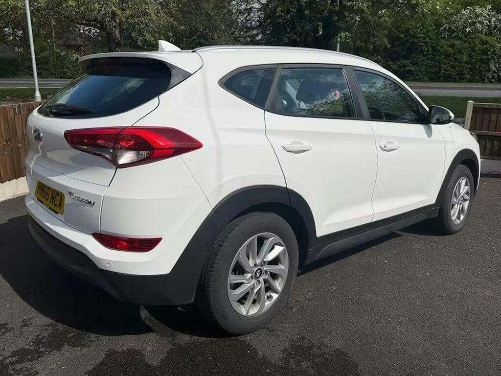 Hyundai Tucson 1.7 Crdi Blue Drive Se Nav Dct Euro 6 Ss White #2