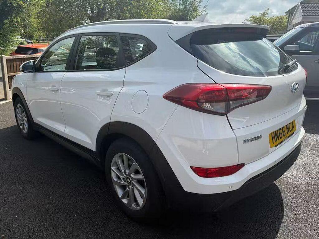 Hyundai Tucson 1.7 Crdi Blue Drive Se Nav Dct Euro 6 Ss White #3