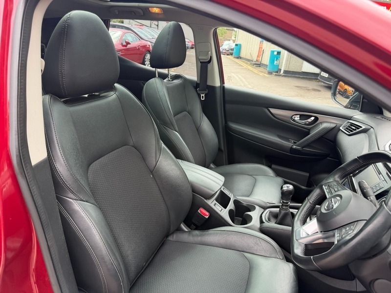 Nissan Qashqai Dci Tekna SB67ZJV Red #6