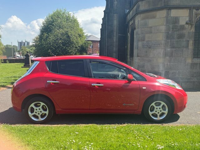 Nissan Leaf 24Kwh Acenta Hatchback 107 Bhp FG15NUU Red #2
