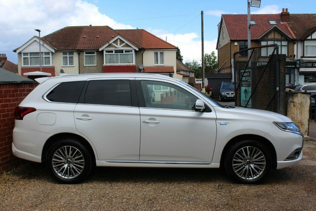 Mitsubishi Outlander Twinmotor 13.8Kwh Exceed Suv WP21KSE White #4