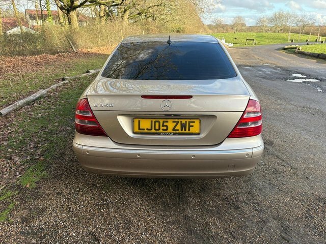 Mercedes-Benz E Class E350 Limousine Gold #5