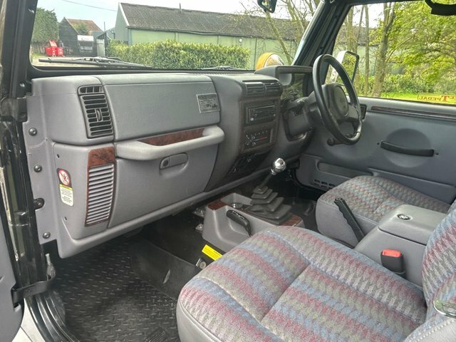 Jeep Wrangler 4.0 Sahara Hard Top 4X4 Black #18