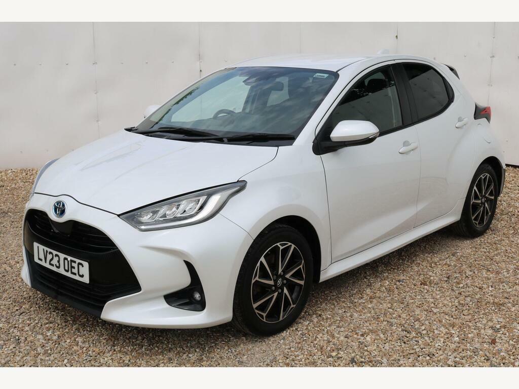 Toyota Yaris 1.5 Vvt-h Design E-cvt Euro 6 S S White