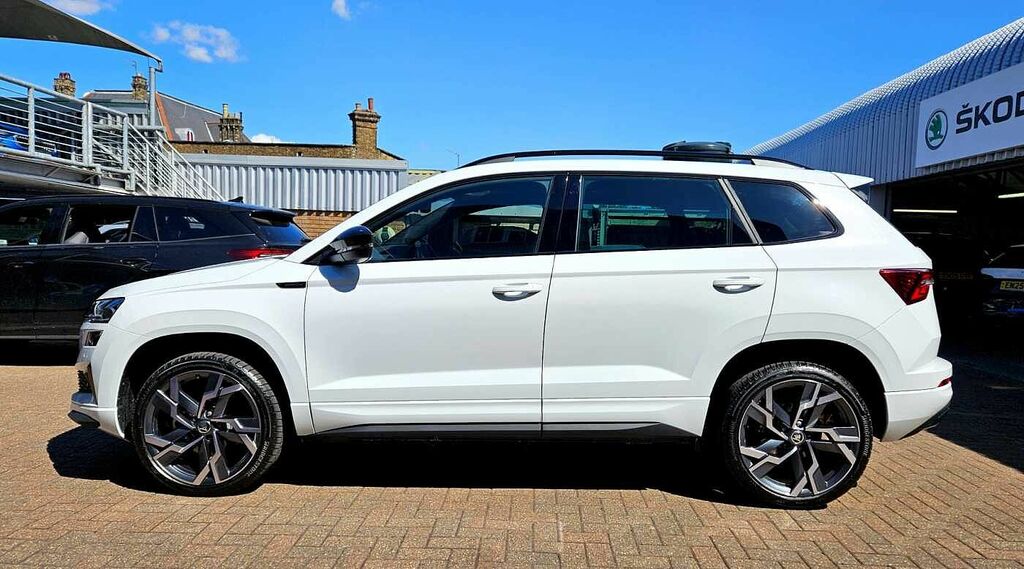 Skoda Karoq Suv 1.5 Tsi 150Ps Sportline Act Dsg White #4