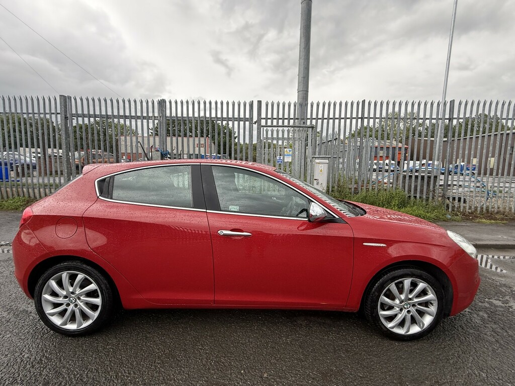 Alfa Romeo Giulietta Hatchback 2.0 Giulietta 2.0 Jtdm-2 150 Bhp Busines Red #3