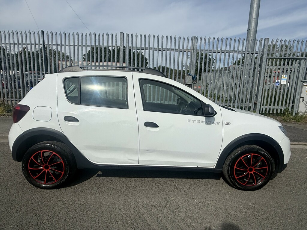 Dacia Sandero Stepway Hatchback 1.5 Stepway Ambiance Dci 90 2017 FG17YTP White #4