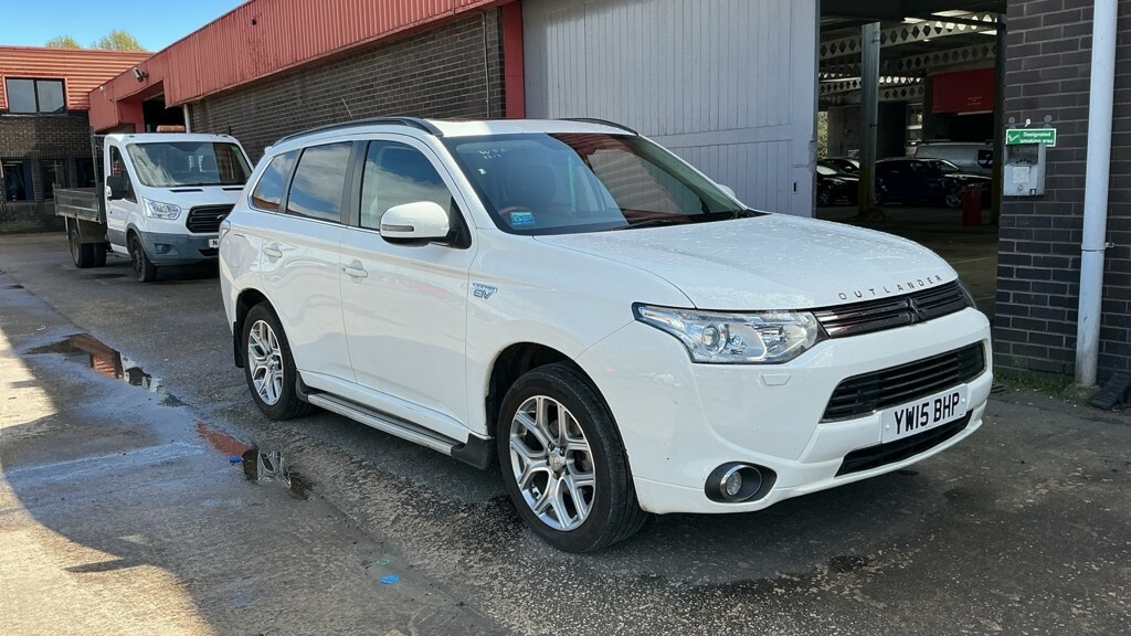 Mitsubishi Outlander Suv 2.0 H 12Kwh Gx5h 2015 White