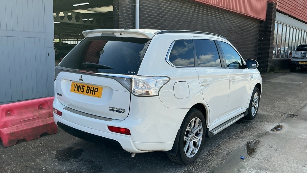 Mitsubishi Outlander Suv 2.0 H 12Kwh Gx5h 2015 YW15BHP White #4