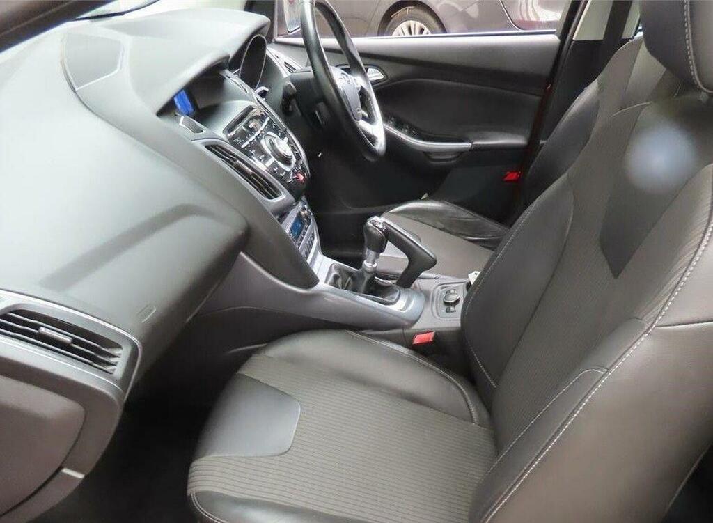 Ford Focus 1.6 Tdci Titanium X Euro 5 Ss CX62AEV Red #2