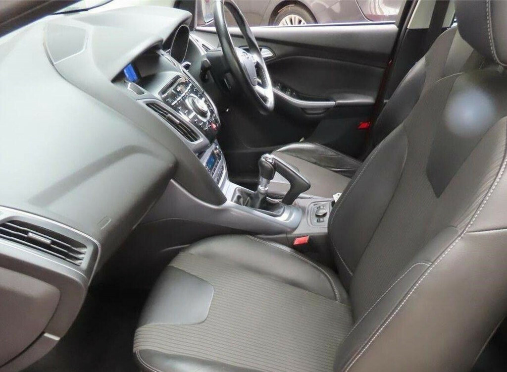 Ford Focus 1.6 Tdci Titanium X Euro 5 Ss CX62AEV Red #3