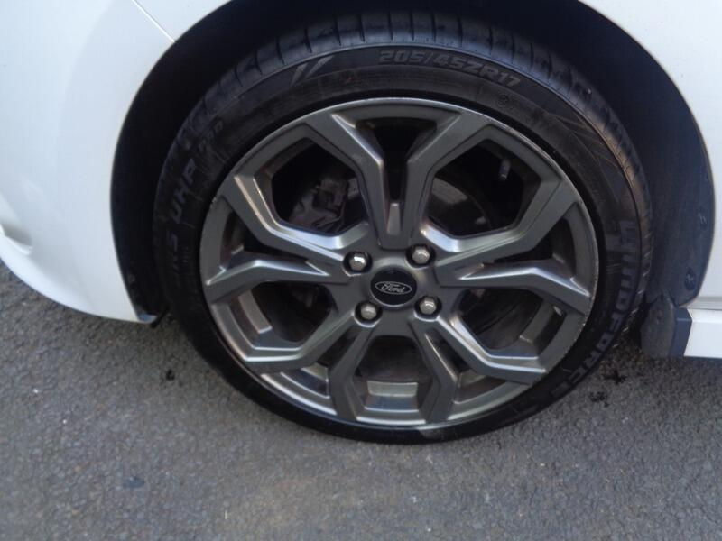 Ford Fiesta St-line BP69ZNX White #4