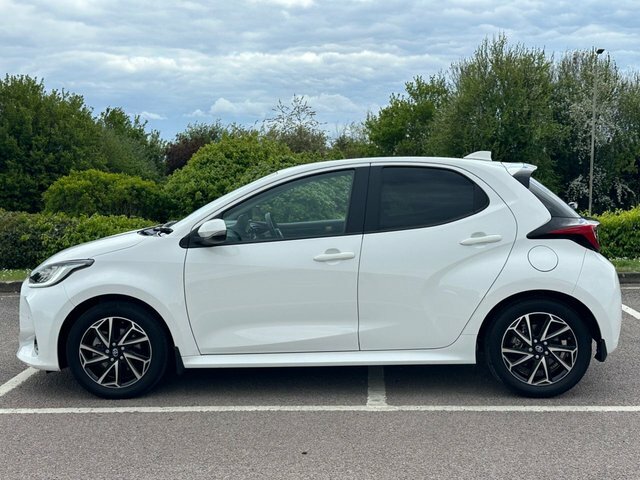 Toyota Yaris Vvt-h Design Hatchback KV22BMZ White #4