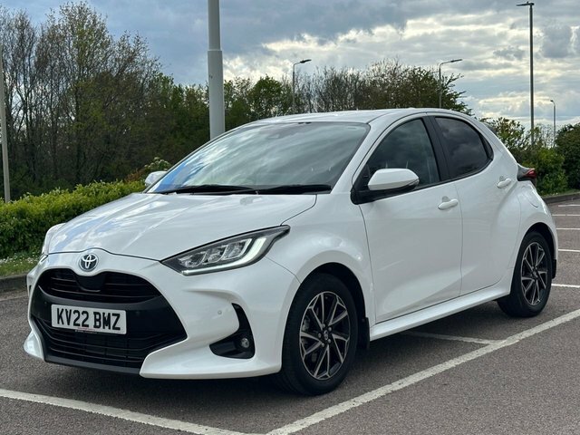 Toyota Yaris Vvt-h Design Hatchback KV22BMZ White #3