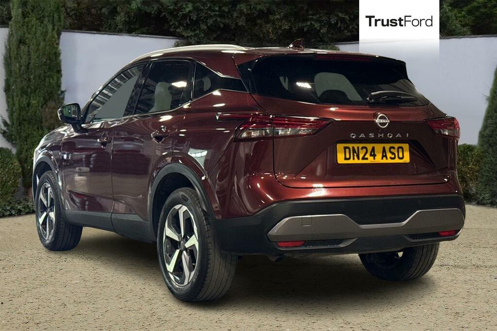 Nissan Qashqai 1.3 Dig-t Mh 158 N-connecta Xtronic DN24ASO Red #2