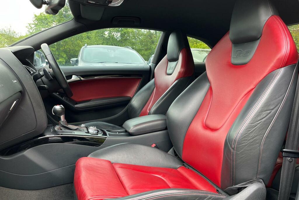 Audi S5 3L Black Edition White #19