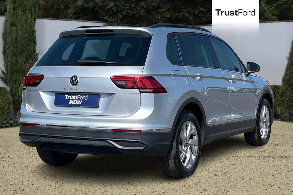 Volkswagen Tiguan 2.0 Tdi Life Suv - Sat Nav Apple Carplay And Silver #4