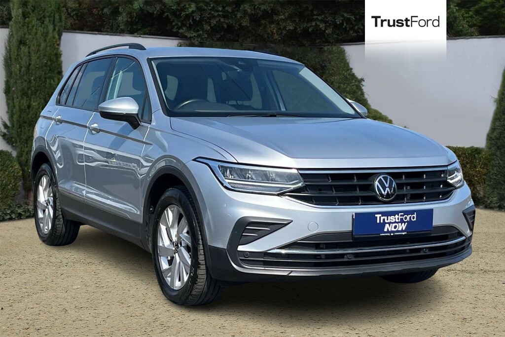 Volkswagen Tiguan 2.0 Tdi Life Suv - Sat Nav Apple Carplay And Silver