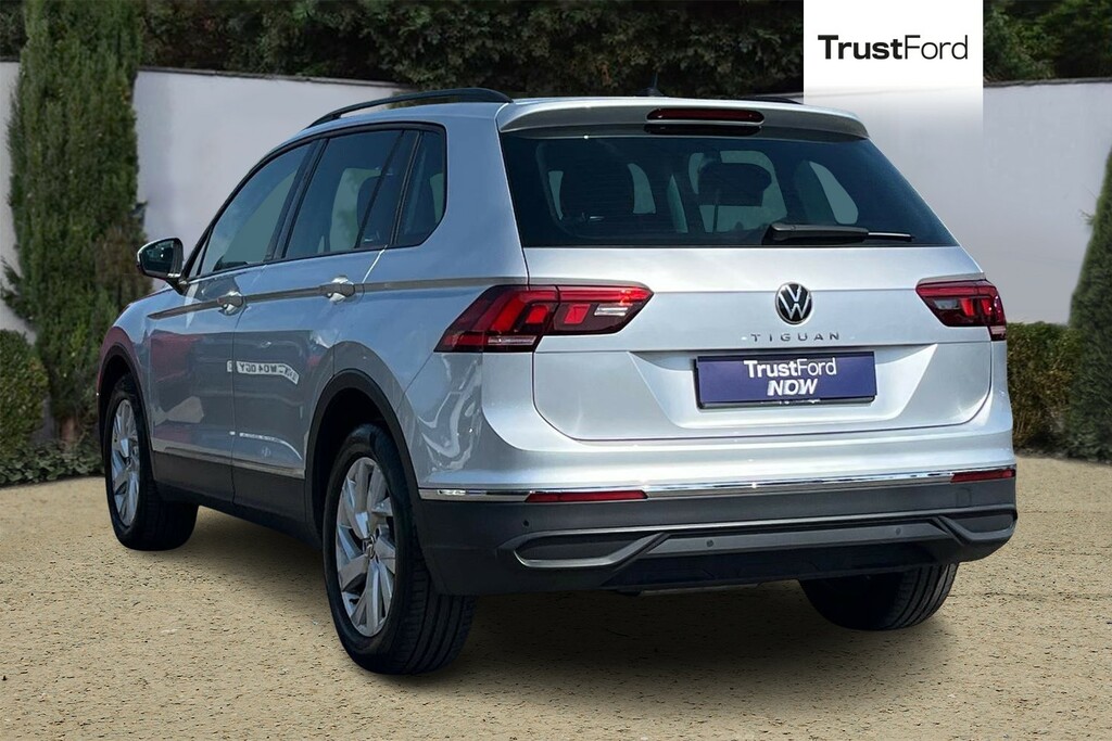 Volkswagen Tiguan 2.0 Tdi Life Suv - Sat Nav Apple Carplay And Silver #2