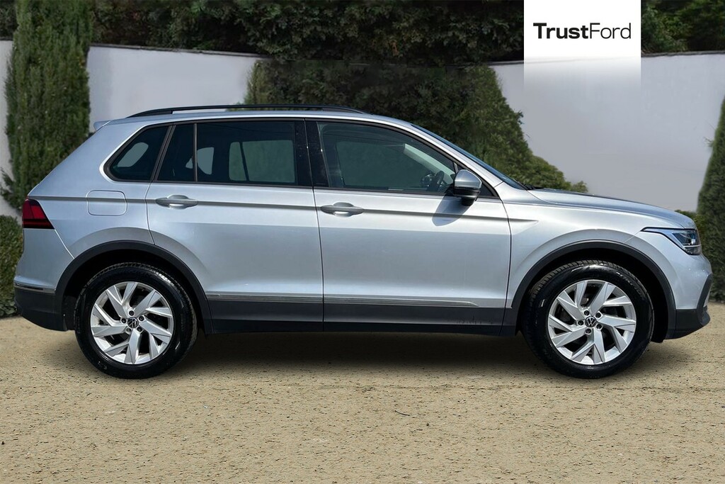 Volkswagen Tiguan 2.0 Tdi Life Suv - Sat Nav Apple Carplay And Silver #3