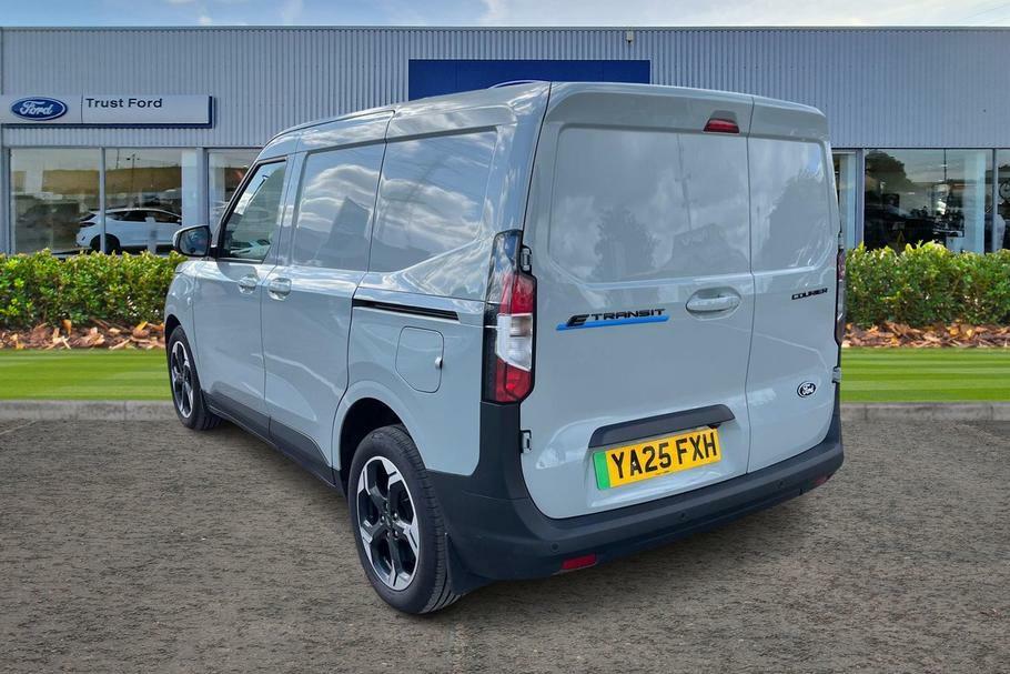 Ford Transit Courier Limited Grey #2